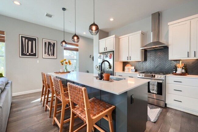 Building Photo - End Unit Townhome