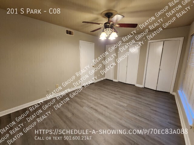 Building Photo - Welcome Home to Barton Oaks Apartments C08...