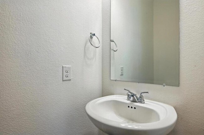 Building Photo - 1101 Briar Oak Ln