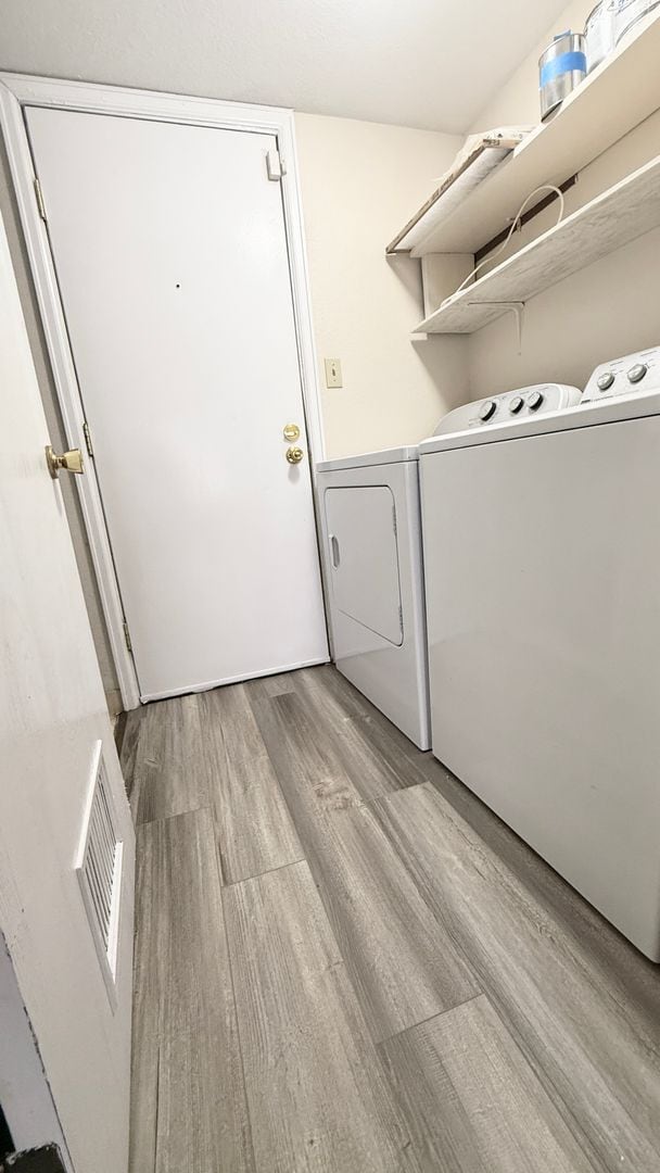 Building Photo - Updated Two Bed Townhome