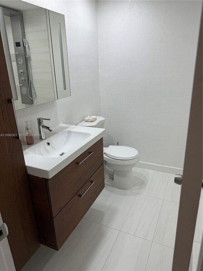 Building Photo - 6705 N Kendall Dr