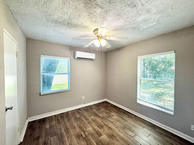 Building Photo - ADORABLE 2 BED WINTER PARK RENTAL HOME