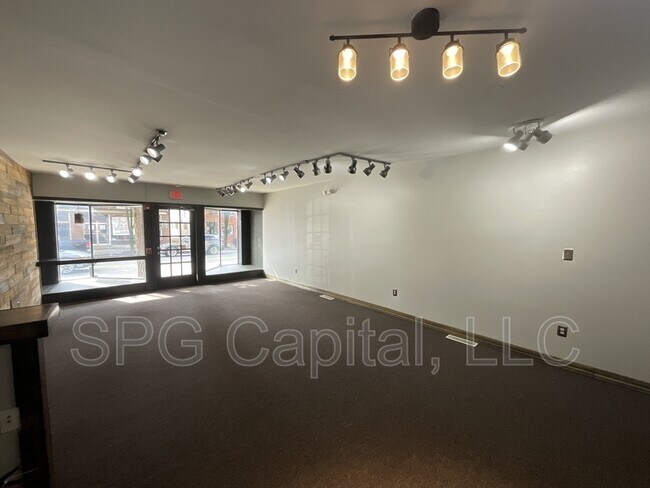 Building Photo - 13 W King St