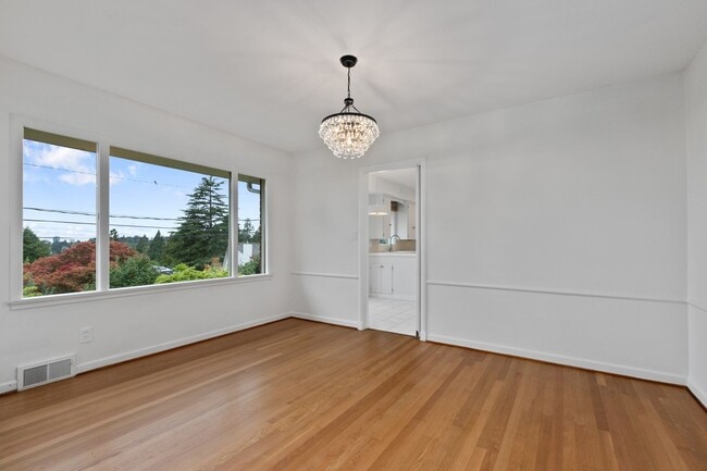 Building Photo - 4bd/2ba Seattle Home