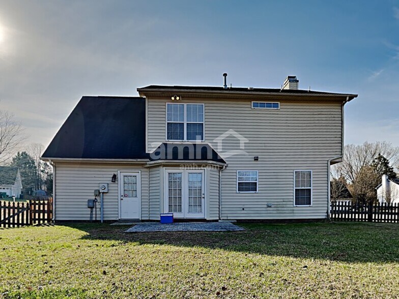 Building Photo - 1605 Glenn Meade Dr