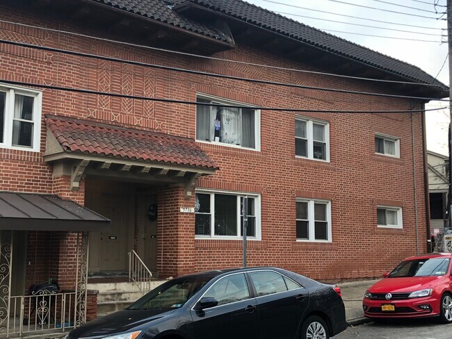 Primary Photo - 5736 Hobart St