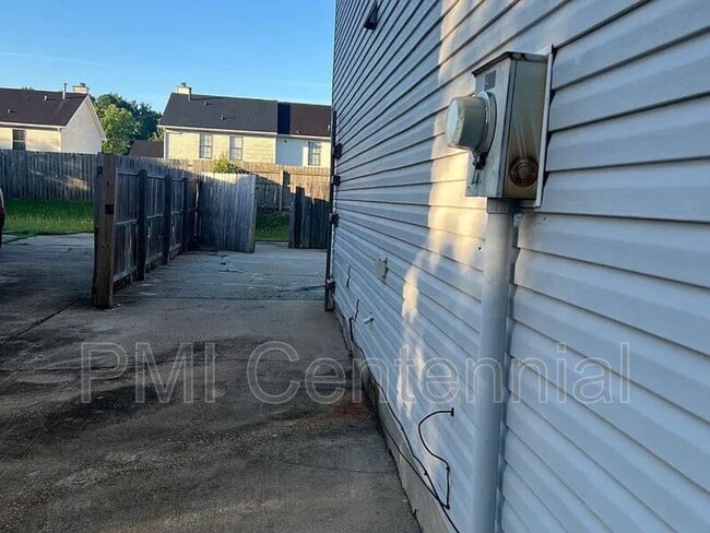 Building Photo - 3543 N Hopkins Ct