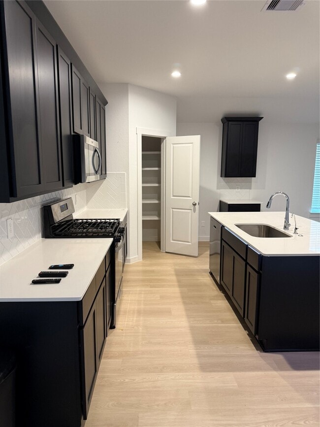 Building Photo - 1543 Merulana Lane