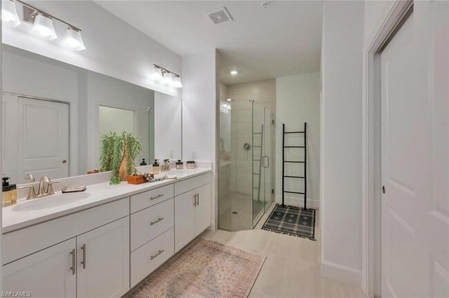 Building Photo - 16570 Ridgeview Cir