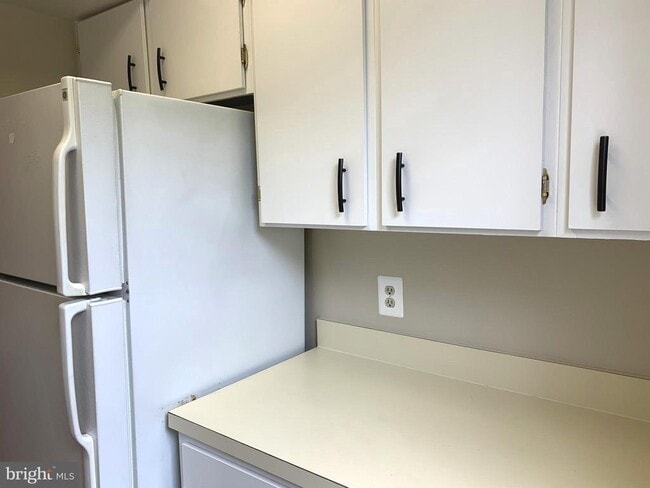 Building Photo - 26 S Old Glebe Rd