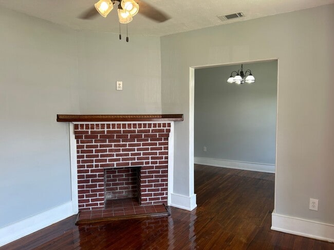 Building Photo - Cozy Newly Renovated Bungalow in Murray Hill!