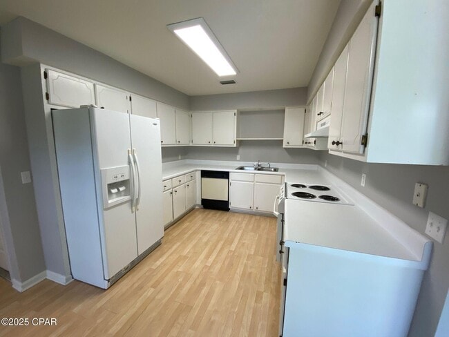 Building Photo - 2315 Oakwood St