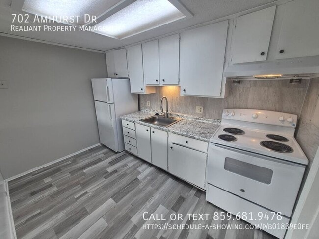 Building Photo - 702 Amhurst Dr