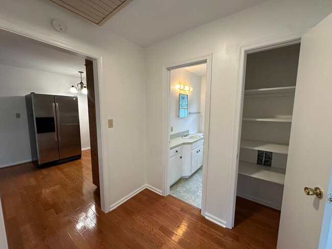 Building Photo - Beautiful apartment in Concord area! Half ...