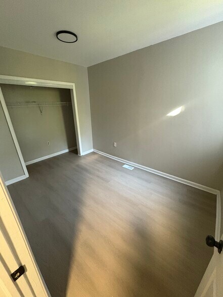 Building Photo - 5544 W Jefferson St