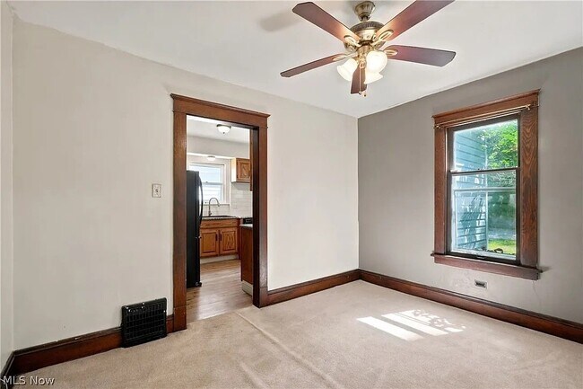 Building Photo - 1309 Bellows St