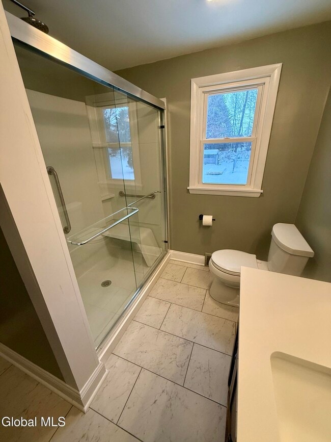 Building Photo - 2 Pinewood Ct