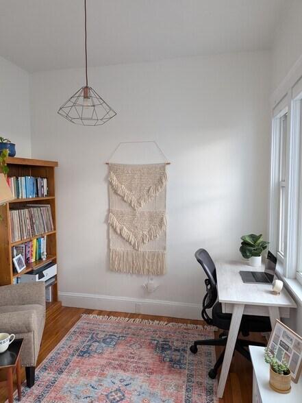 Building Photo - 82 Gladstone St