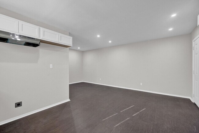 Building Photo - 2103 N Marrs St