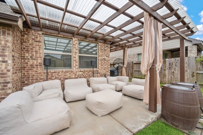 Building Photo - 16323 Apache Wds Wy