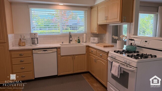Building Photo - 626 White Briar Dr