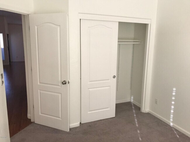 Building Photo - 2 bed / 2 Bath Townhouse in Mesa!