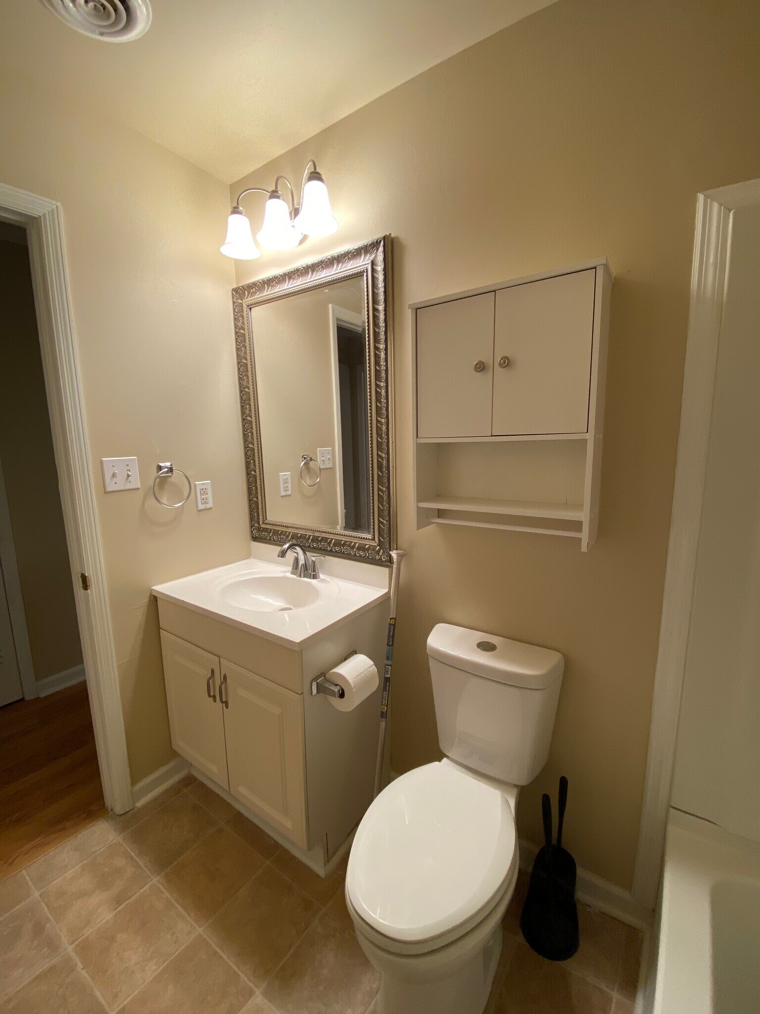 Building Photo - 215 Navaho Trl