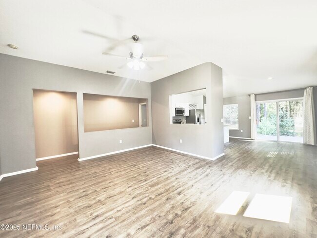 Building Photo - 204 Candlebark Dr