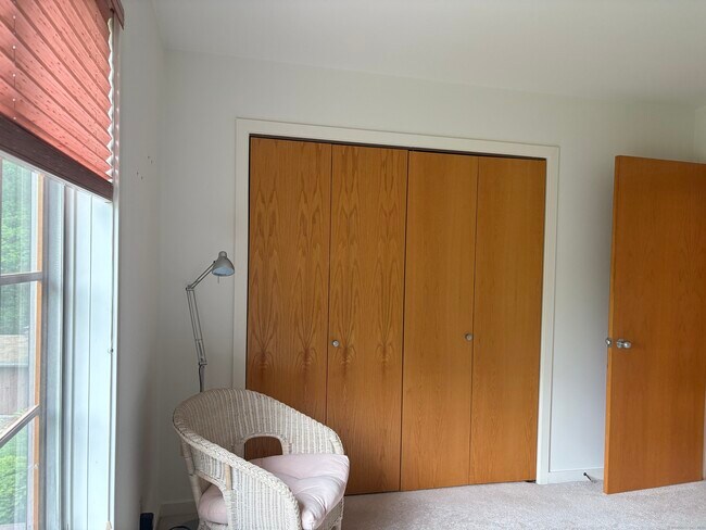 Building Photo - 7 Brook Crossway