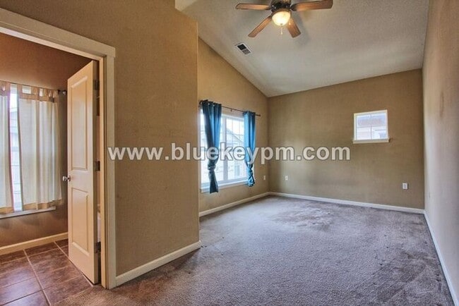 Building Photo - 2 Bed, 2.5 Bath Townhome at Woodhaven Crossing in Sherwood
