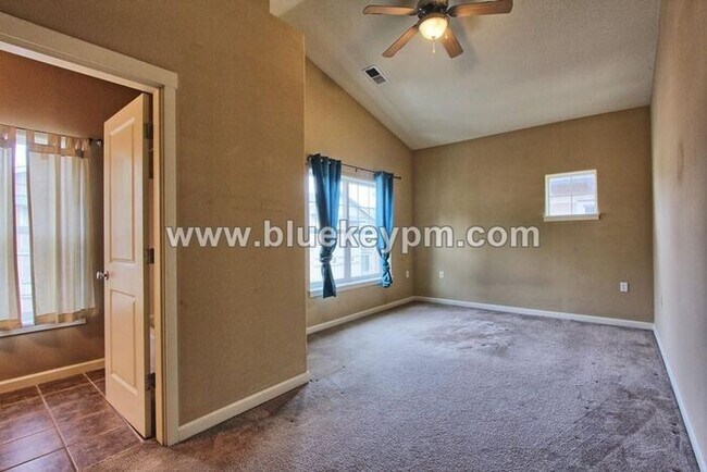 Building Photo - REDUCED $100.. 1/2 Month Rent Free! 2 Bed, 2.5 Bath Townhome at Woodhaven Crossing in Sherwood