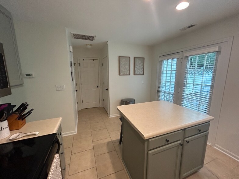 Building Photo - 169 Marquis Ct