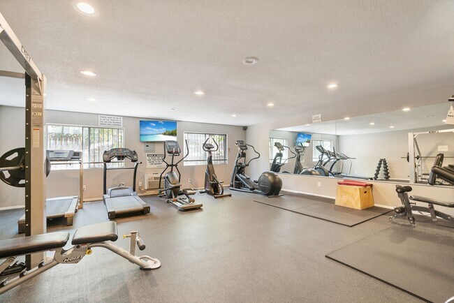 Building Photo - Modern 2 Bed / 2 Bath Condo with Resort-Style Amenities