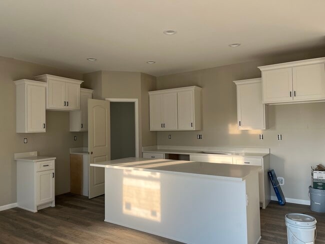 Building Photo - 1319 Sioux Turn