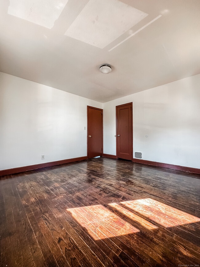 Building Photo - 264 Wilmot Ave