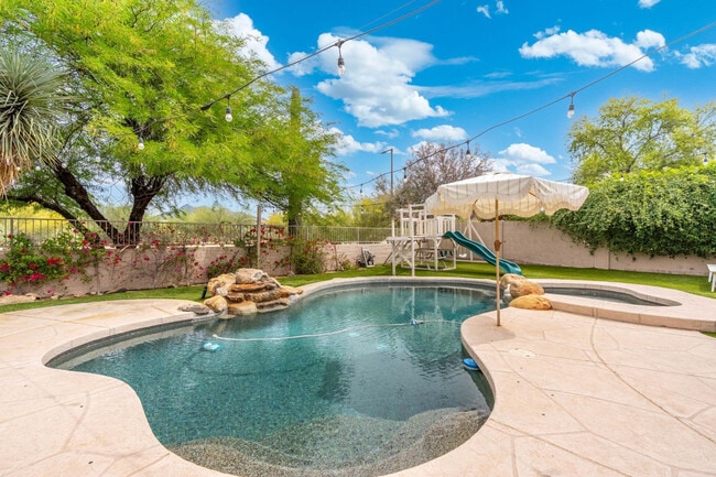 Building Photo - 5404 E Lonesome Trail