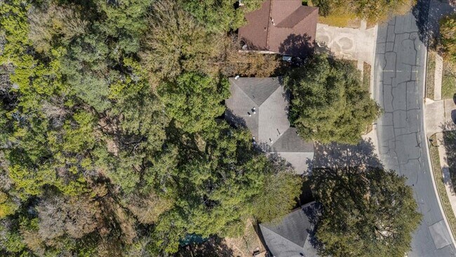 Building Photo - 6300 London Dr