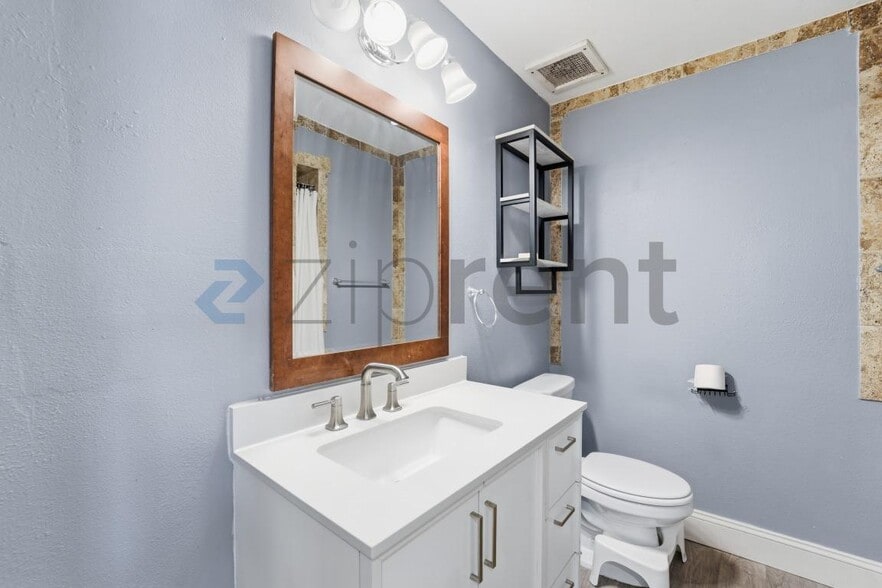 Building Photo - Unit