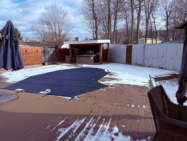 Building Photo - 10 Lawrence Rd