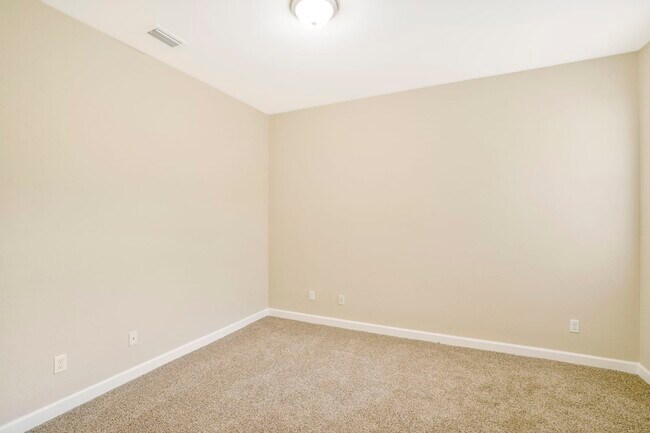 Building Photo - 9661 Sw Purple Martin Way