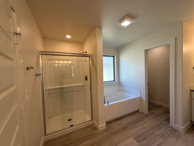 Building Photo - 10502 Beaufort Ave