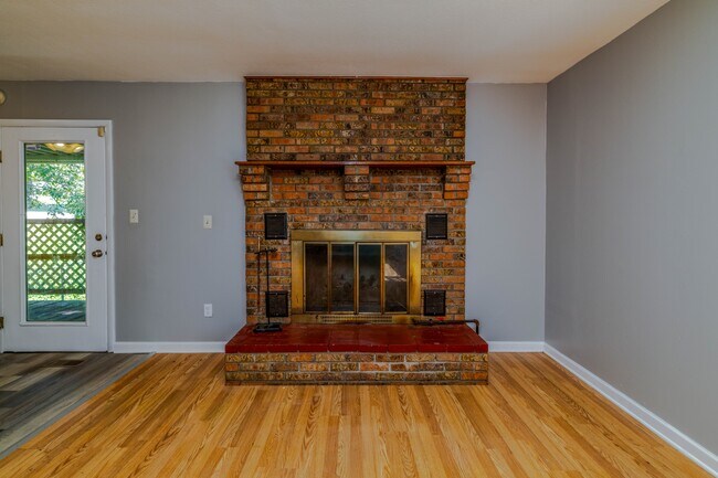 Building Photo - 2139 W Gilbert Ln
