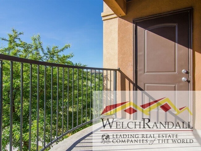Building Photo - Stylish 3-Bed, 2-Bath Condo in the Heart o...