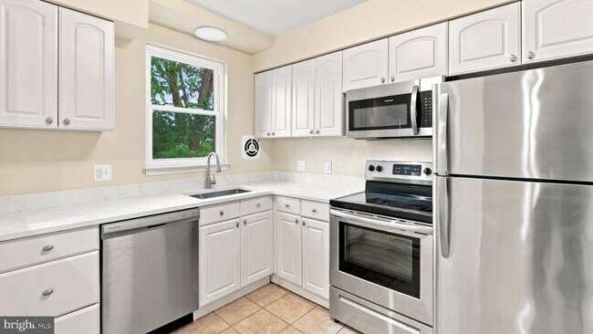 Building Photo - 333 Lacey Ave