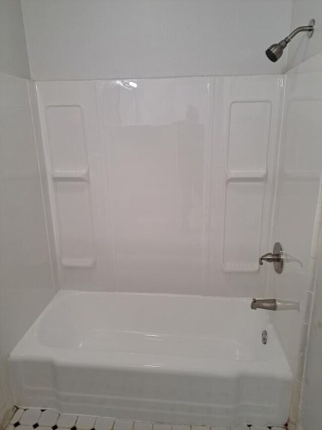 Building Photo - 246 White Bridge Pike