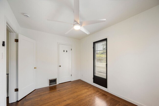 Building Photo - North Berkeley 2 Bedroom Rare Finds!
