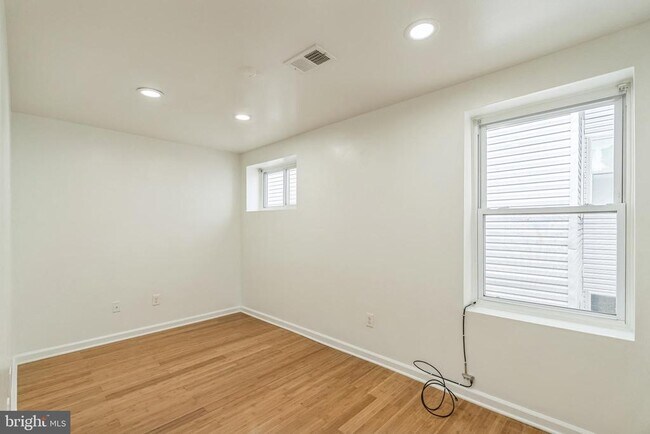 Building Photo - 4220 Chestnut St