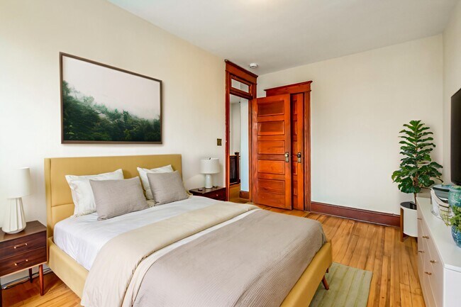 Building Photo - 1236 Oates St NE