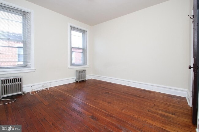 Building Photo - 832 Mercer St