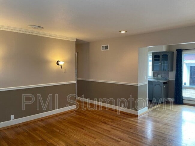 Building Photo - 575 E Berkeley St